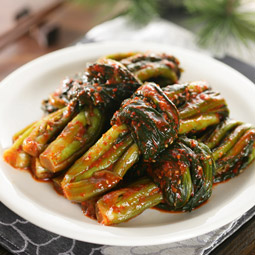 Spicy leaf mustard kimchi side dish